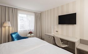 Nh Vienna Airport Conference Center Hotell 4*